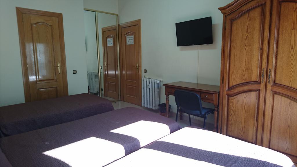 Hostal Retiro Μαδρίτη Δωμάτιο φωτογραφία